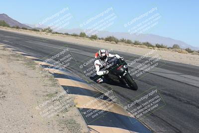 media/Dec-01-2025-Moto Forza (Mon) [[2daa91e15f]]/2-Intermediate Group/Session 4 (Turn 10 Inside)/